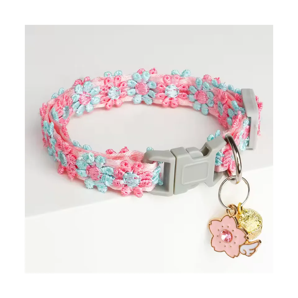 Floral bell collar
